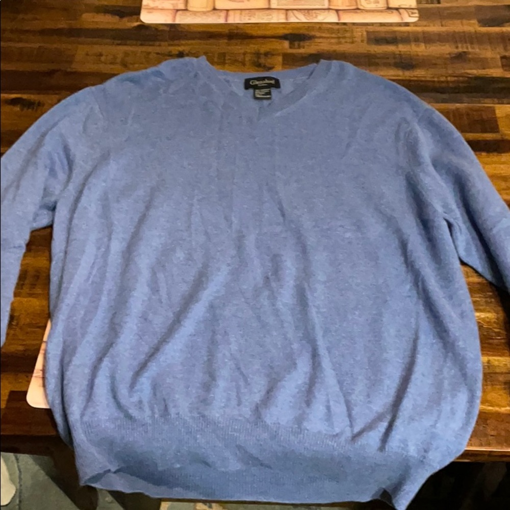 Men’s large v neck sweater.